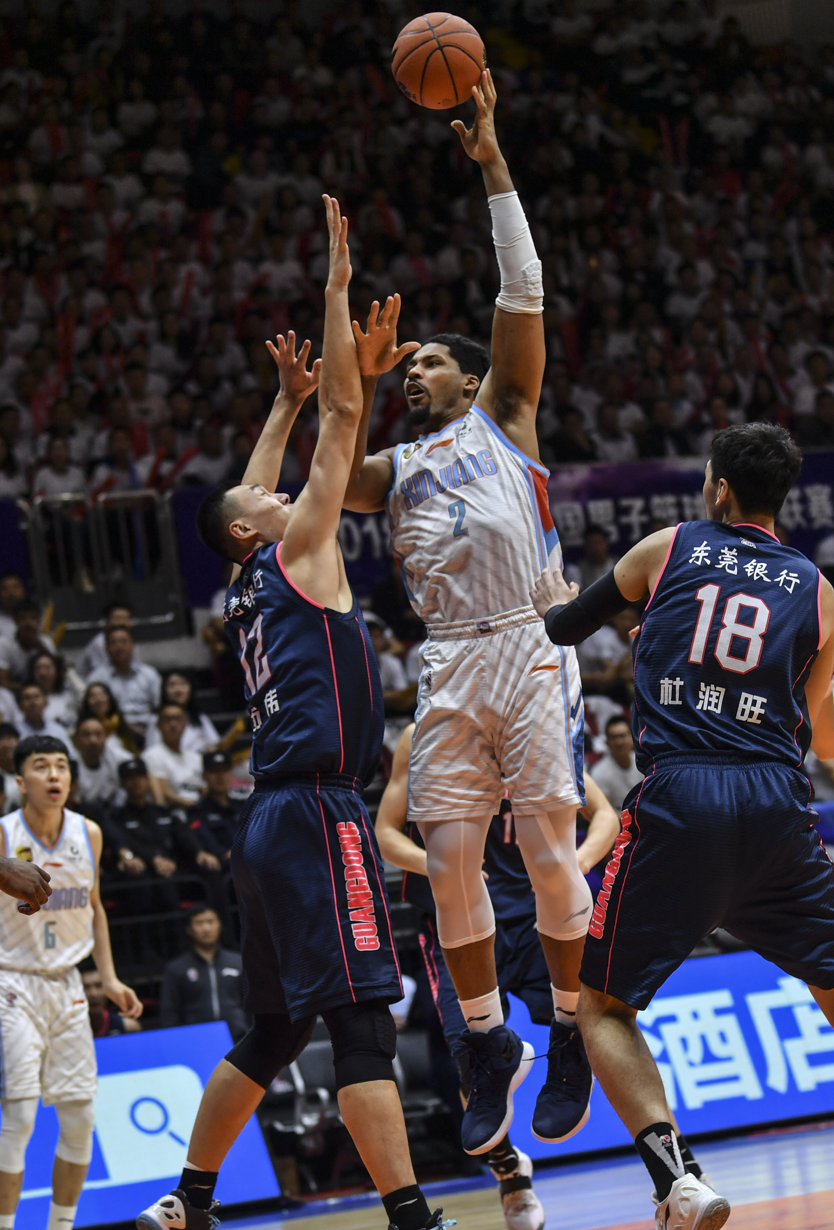 意甲赛程吃紧，新疆广汇加时末段调整名单，底气十足，纪律约束更严格