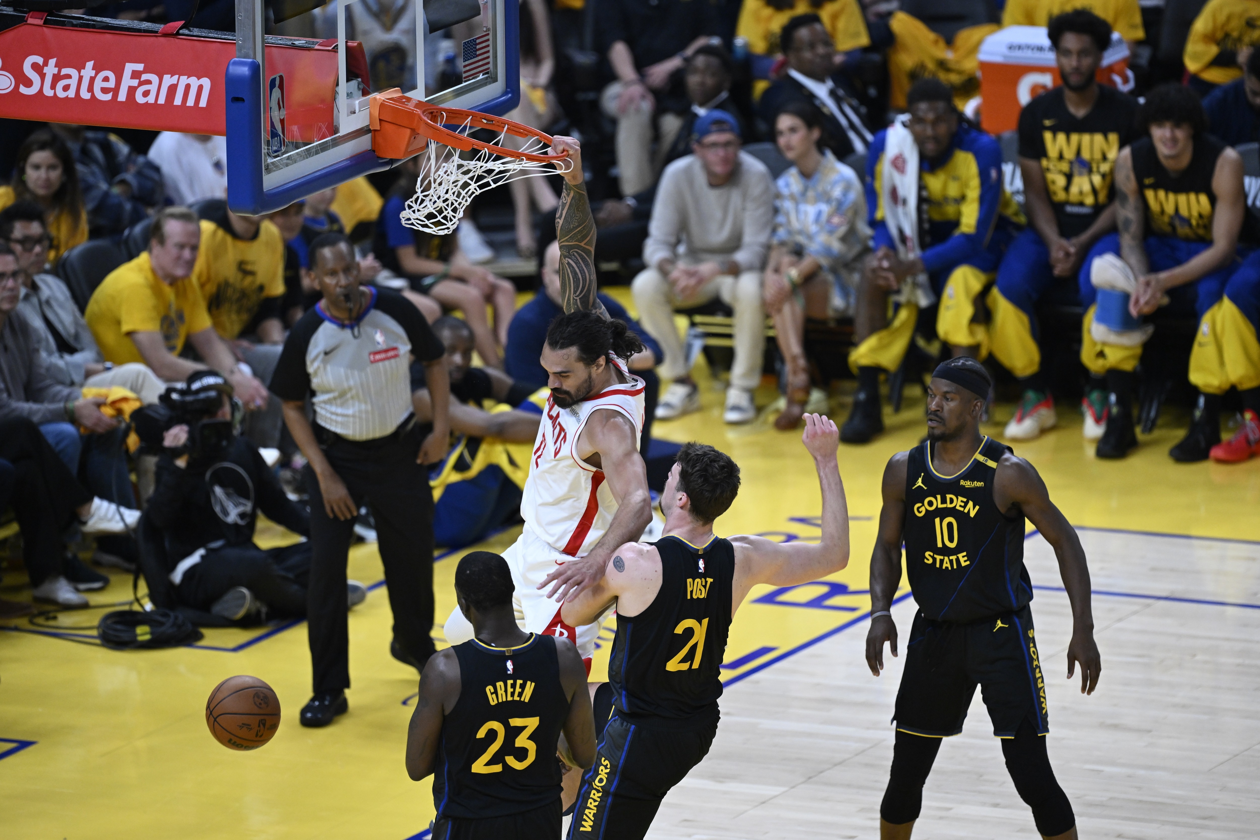 赛后NBA季后赛焦点战；密尔沃基雄鹿迎来里程碑；压力陡增；身体对抗强度拉满的简单介绍