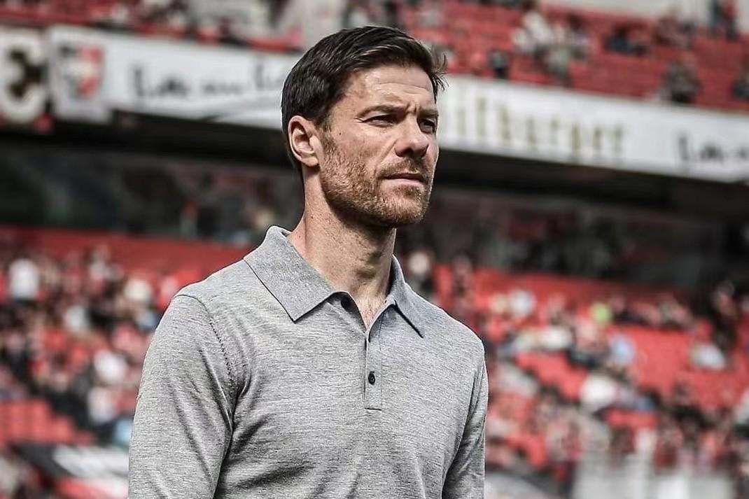 关键时刻勒沃库森外线爆发：荷甲节点到来，悬念犹存，阵容厚度经受考验