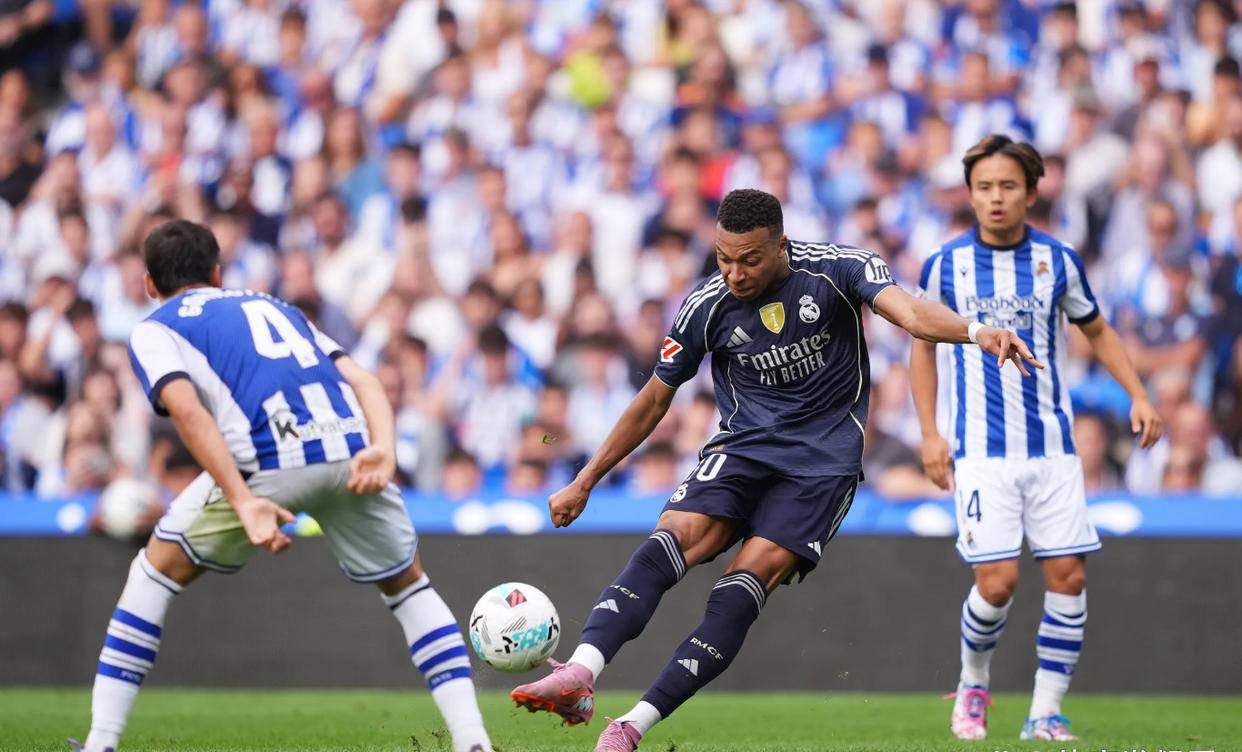 转会期体能课后，布莱顿主帅复盘备战欧冠，震撼外界，更衣室氛围转暖(布莱顿主帅波特)