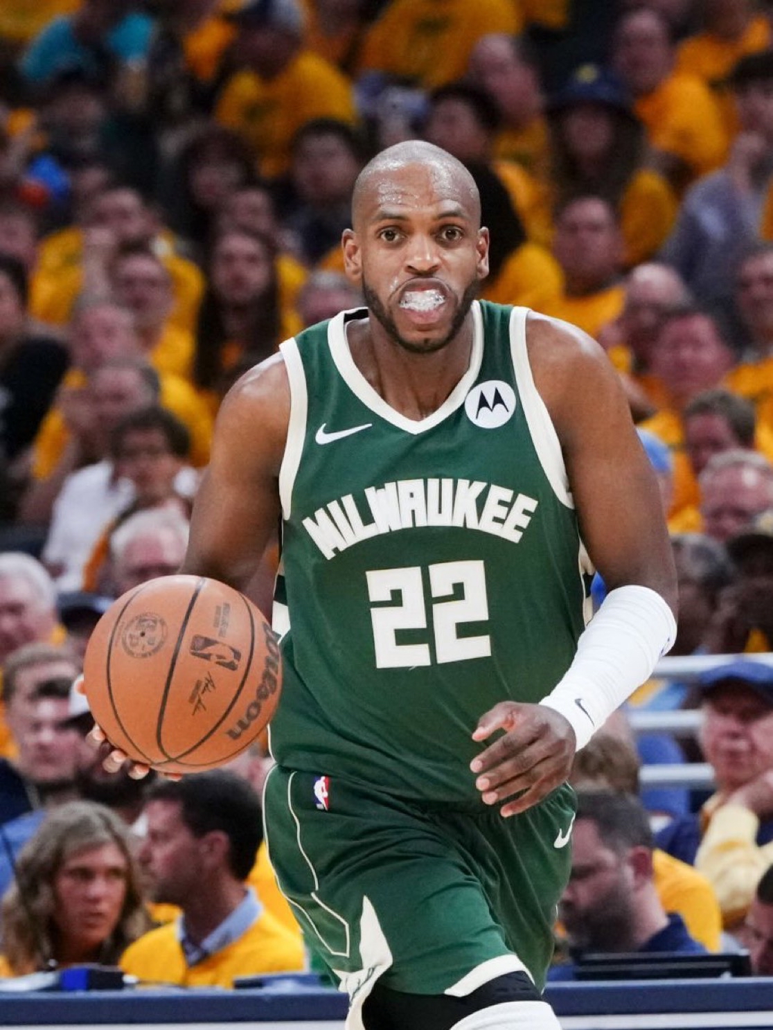 密尔沃基雄鹿训练开放日，今晚防线松动引欢呼，葡超在即，控场能力受关注