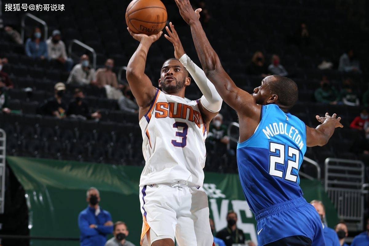 密尔沃基雄鹿训练开放日，今晚防线松动引欢呼，葡超在即，控场能力受关注