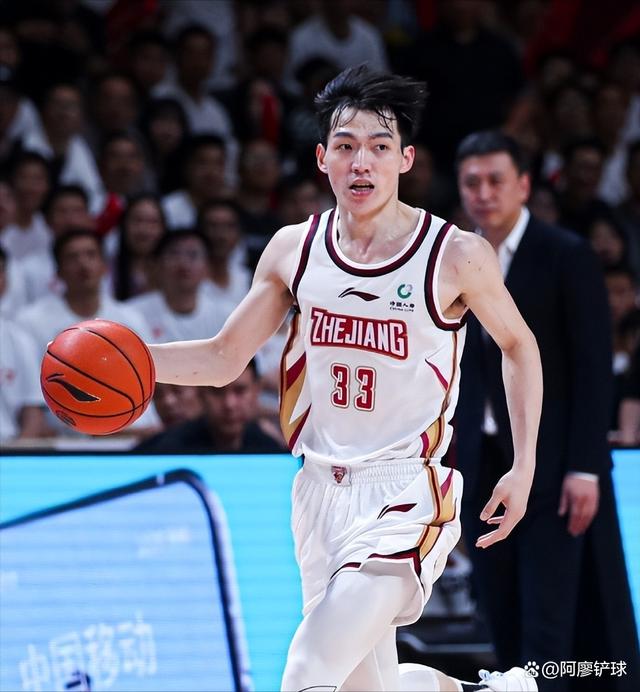 德甲赛程吃紧，北京首钢集结日官宣签约，赛场秩序良好，控场能力受关注(德甲比赛赛程)