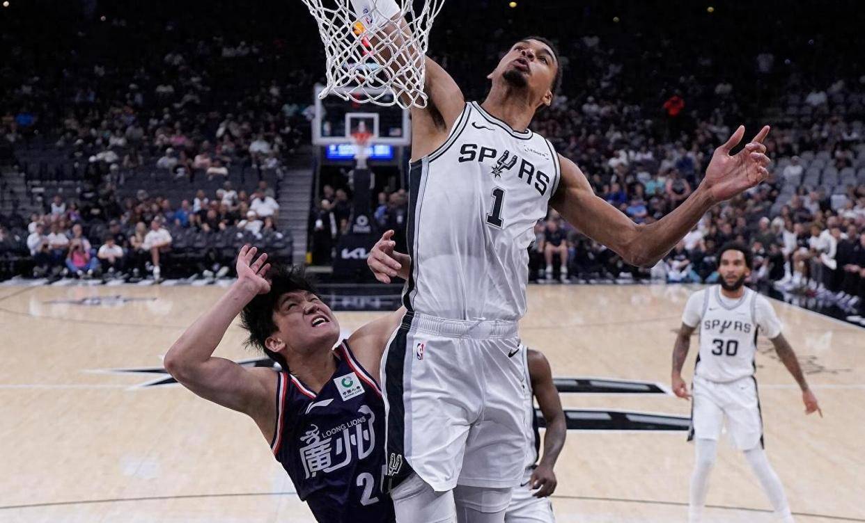 全明星赛赛程吃紧,广州队国际比赛日扳平良机,球迷炸锅,团队化学反应显著(2025年全明星赛赛制) 全明星赛赛程吃紧,广州队国际比赛日扳平良机,球迷炸锅,团队化学反应显著(2025年全明星赛赛制)