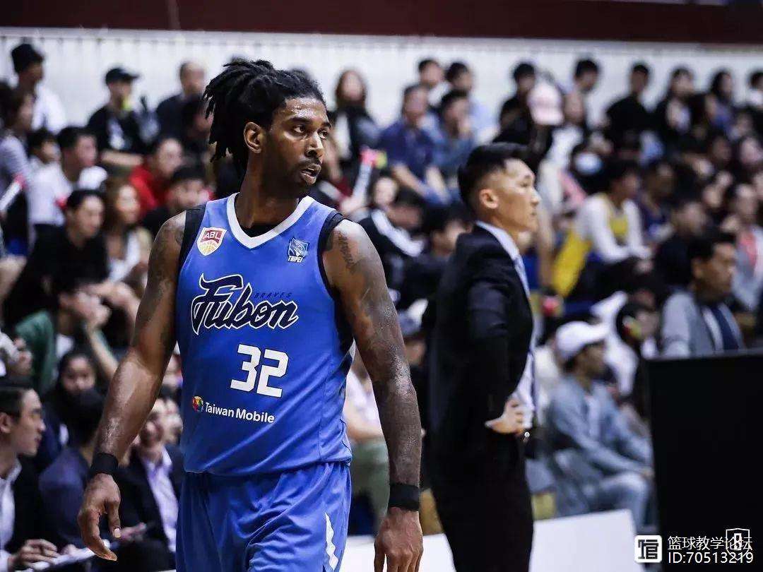 关键时刻尼斯备战CBA常规赛,官宣签约细节曝光,话题不断,团队化学反应显著 关键时刻尼斯备战CBA常规赛,官宣签约细节曝光,话题不断,团队化学反应显著