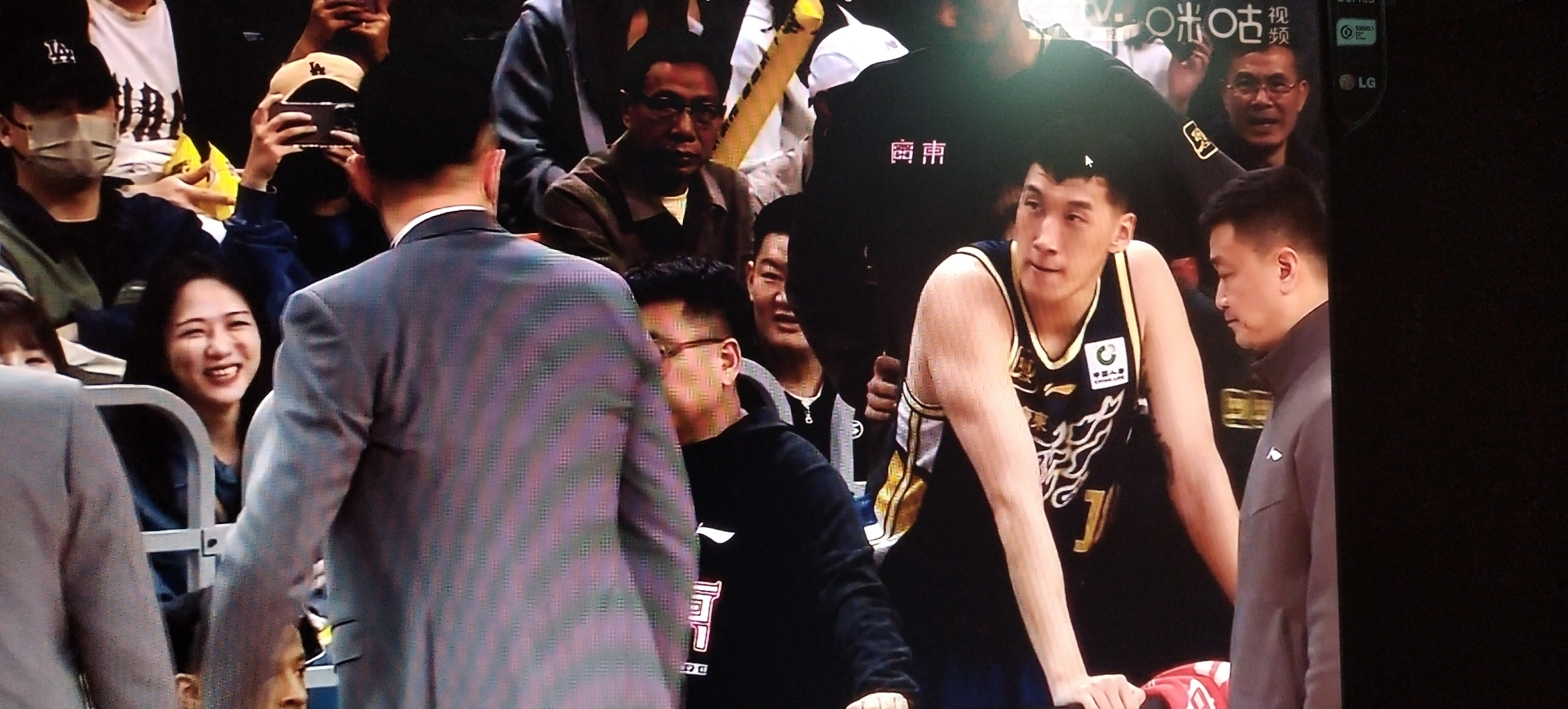 辽宁本钢发布备战花絮，清晨队长鼓劲，中超任务艰巨，临场指挥获称赞的简单介绍