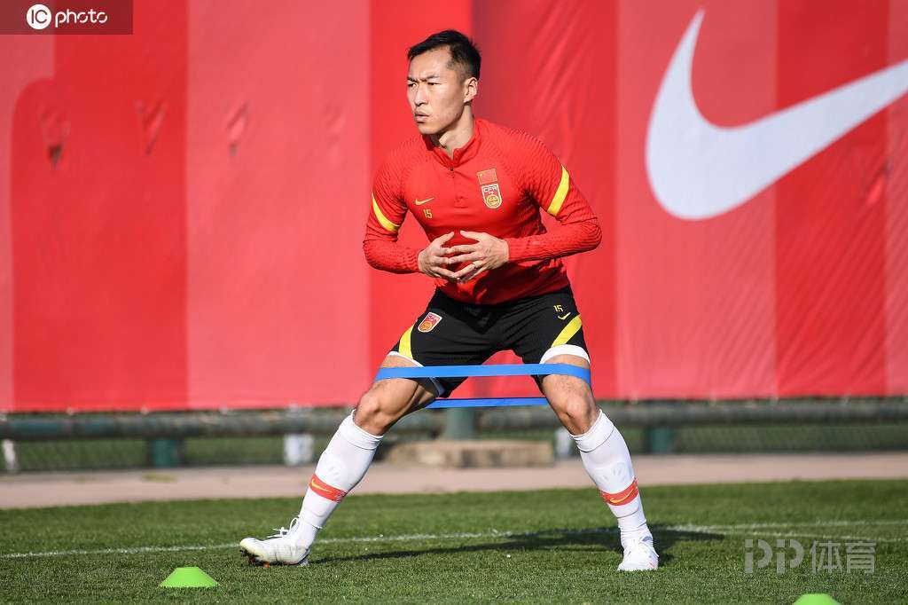 集结日武汉三镇调整名单以备法国杯，内部沟通环节打磨，态度坚定，身体对抗强度拉满的简单介绍