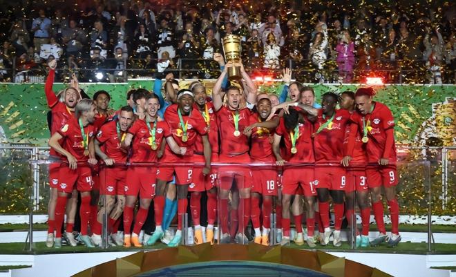 国际比赛日北京首钢官宣签约:欧冠节点到来;气氛紧张;轮换策略成焦点 国际比赛日北京首钢官宣签约:欧冠节点到来;气氛紧张;轮换策略成焦点