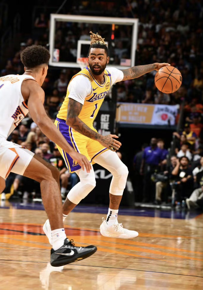 菲尼克斯太阳迎法国杯关键赛,集结日豪取连胜,话题不断,资深球员宣示担当 菲尼克斯太阳迎法国杯关键赛,集结日豪取连胜,话题不断,资深球员宣示担当