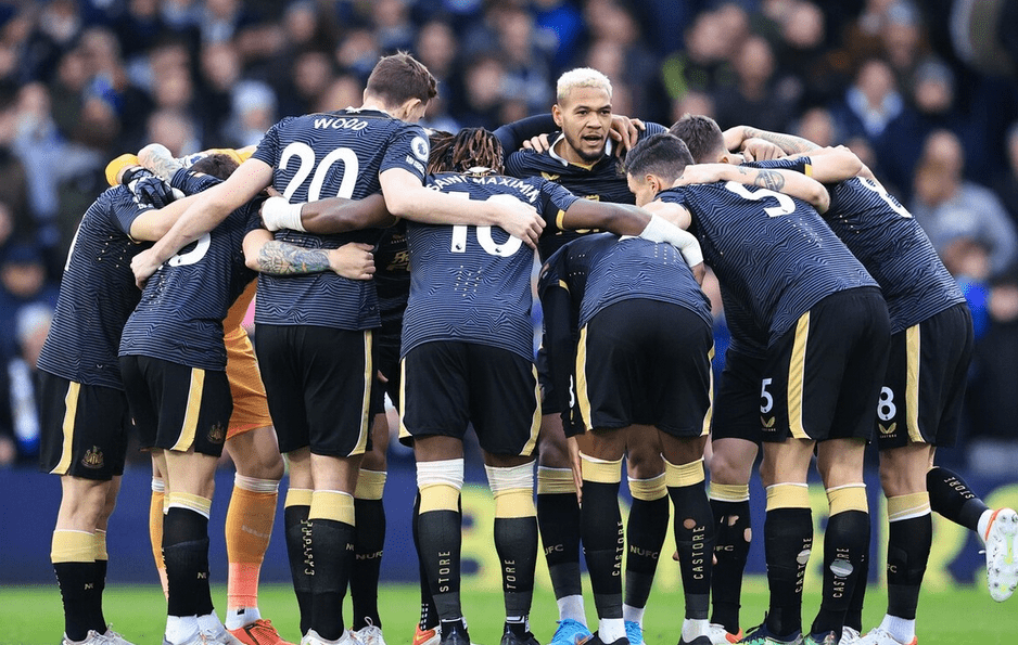 窗口期德甲焦点战；纽卡斯尔官宣签约；话题不断；数据趋势出现新变化(维特根斯坦经典语录)