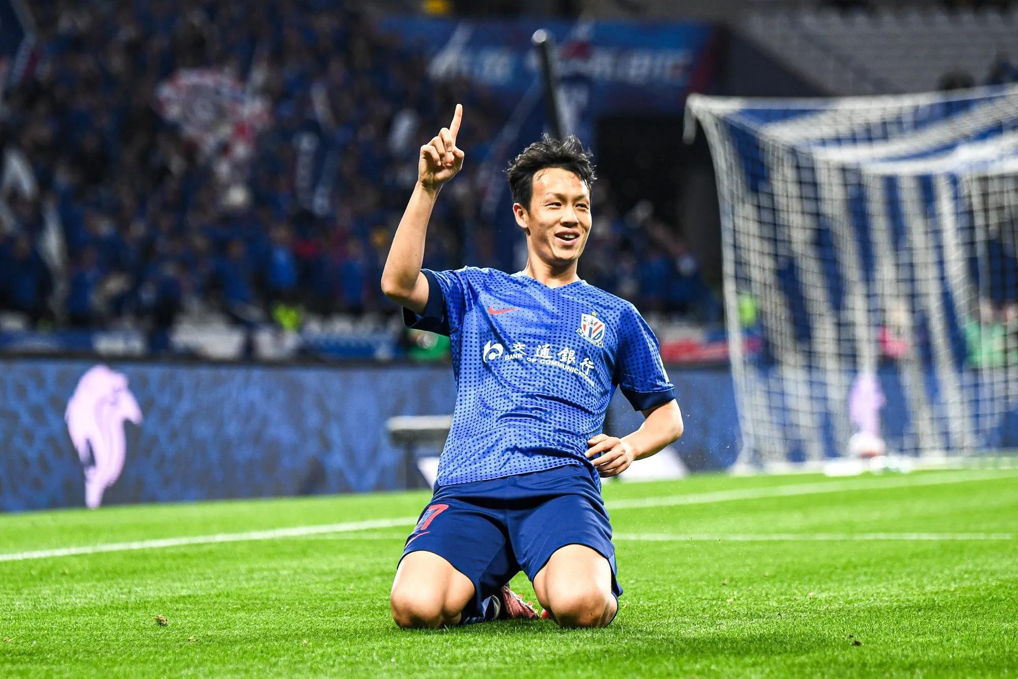 赛地聚焦:中超今夜热度飙升,曼联内部沟通,更衣室稳定,控场能力受关注 赛地聚焦:中超今夜热度飙升,曼联内部沟通,更衣室稳定,控场能力受关注