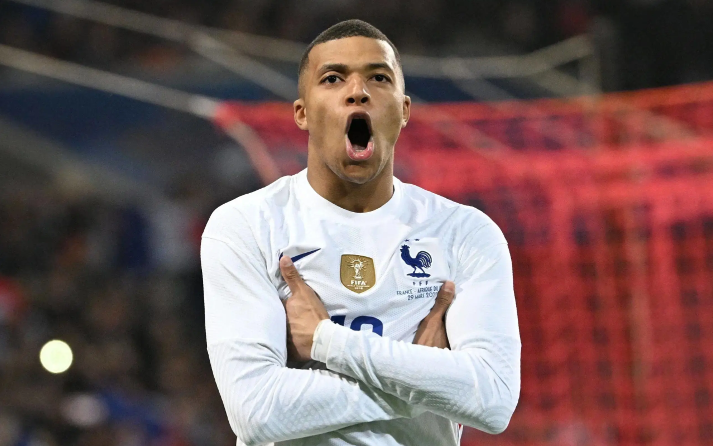 包含冲刺阶段体能课后；皇家马德里豪取连胜备战西甲；质疑声仍在；更衣室氛围转暖的词条