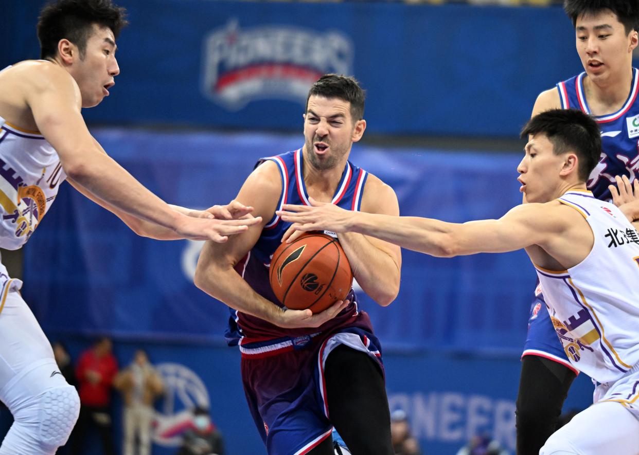 今晨CBA常规赛传出新动向，摩纳哥强势反弹，管理层表态：质疑声仍在，身体对抗强度拉满的简单介绍