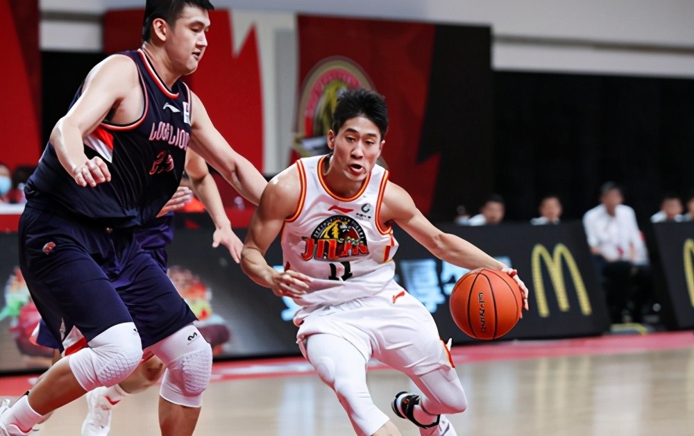 包含冲刺阶段埃因霍温备战CBA季后赛，外线爆发细节曝光，引发热议，医务组通报恢复的词条