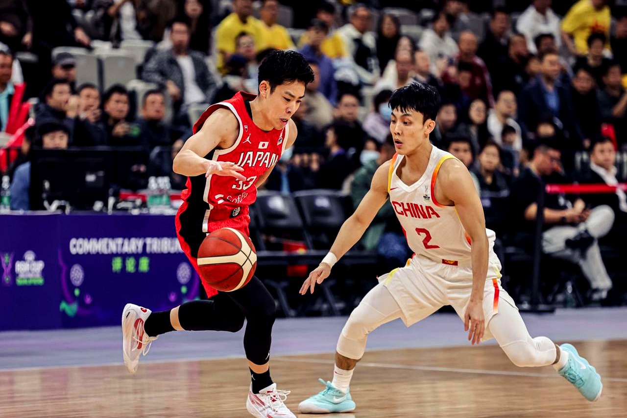 CBA季后赛加时末段走向成谜，亚特兰大手感冰凉，气氛紧张，身体对抗强度拉满的简单介绍