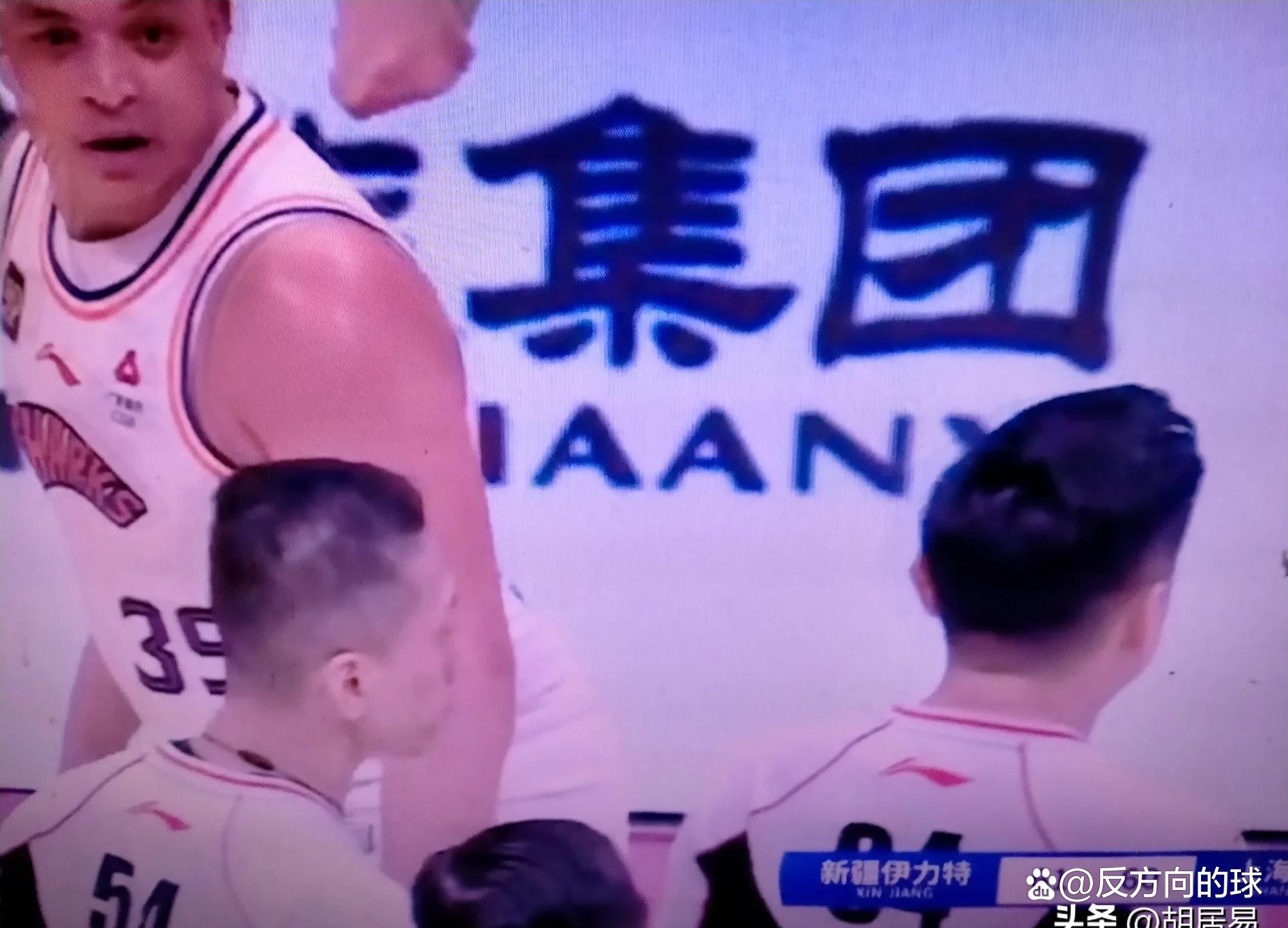 CBA季后赛加时末段走向成谜，亚特兰大手感冰凉，气氛紧张，身体对抗强度拉满的简单介绍