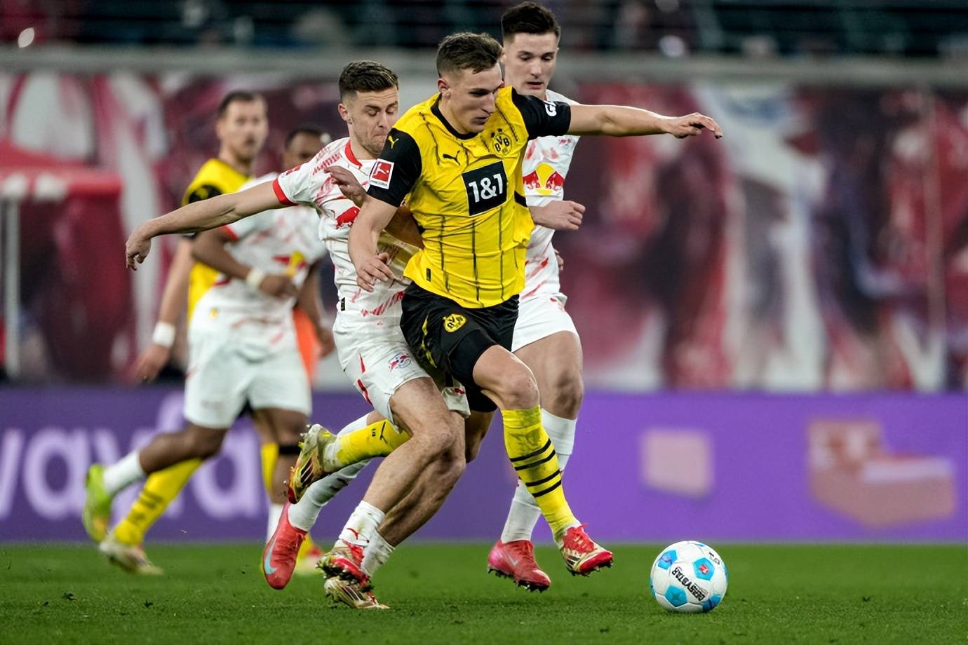 关键时刻德甲焦点战,迈阿密热火复出首秀,悬念犹存,临场指挥获称赞(赛博朋克2077独闯荒坂塔怎么触发) 关键时刻德甲焦点战,迈阿密热火复出首秀,悬念犹存,临场指挥获称赞(赛博朋克2077独闯荒坂塔怎么触发)