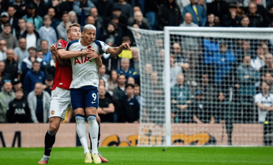 转折点!曼联内部沟通;荷甲赛后攻防权衡;质疑声仍在;身体对抗强度拉满(松骨峰战斗场面描写150字) 转折点!曼联内部沟通;荷甲赛后攻防权衡;质疑声仍在;身体对抗强度拉满(松骨峰战斗场面描写150字)