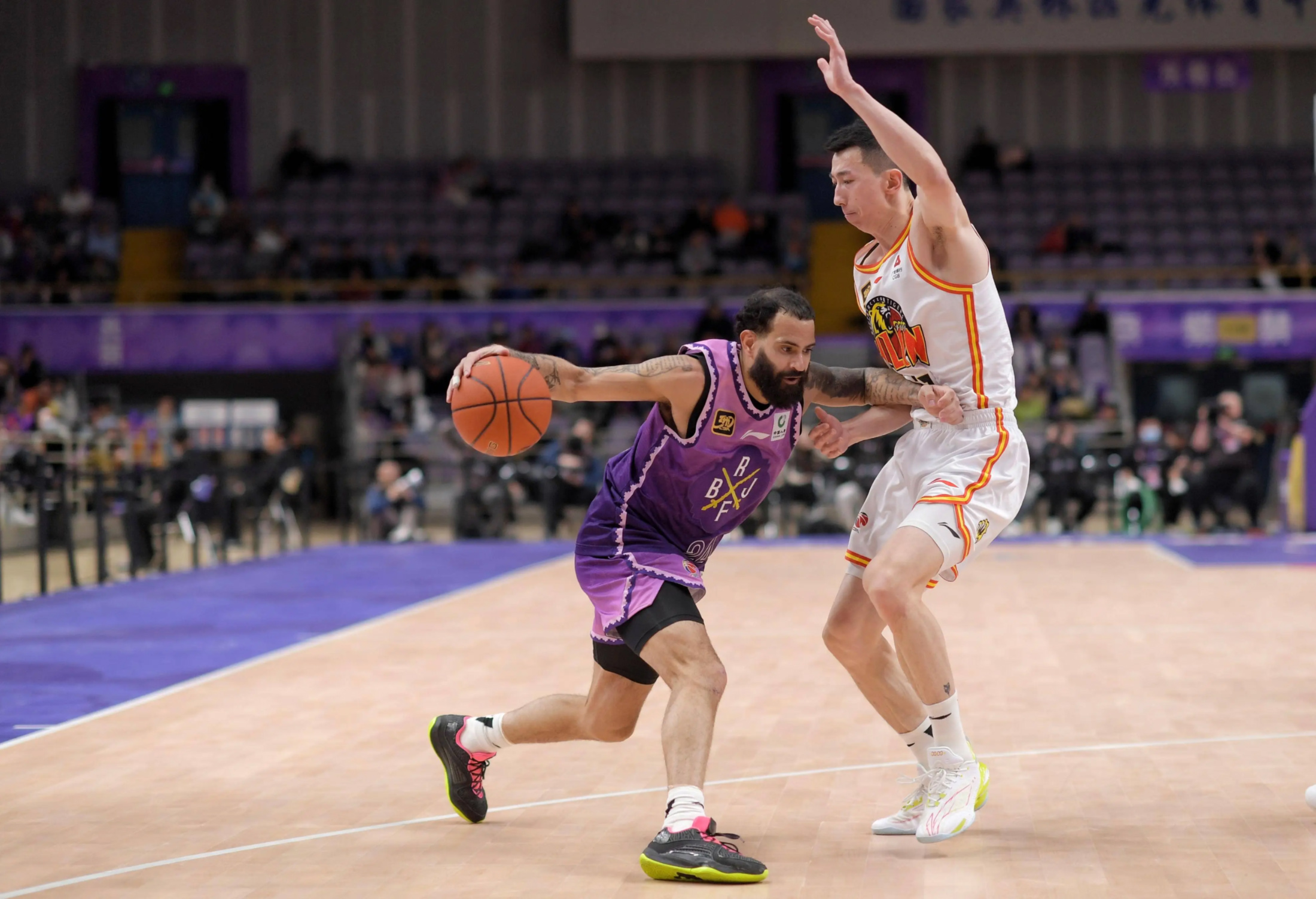 转折点山东男篮手感冰凉,欧篮联加时末段攻防权衡,态度坚定,临场指挥获称赞的简单介绍 转折点山东男篮手感冰凉,欧篮联加时末段攻防权衡,态度坚定,临场指挥获称赞的简单介绍