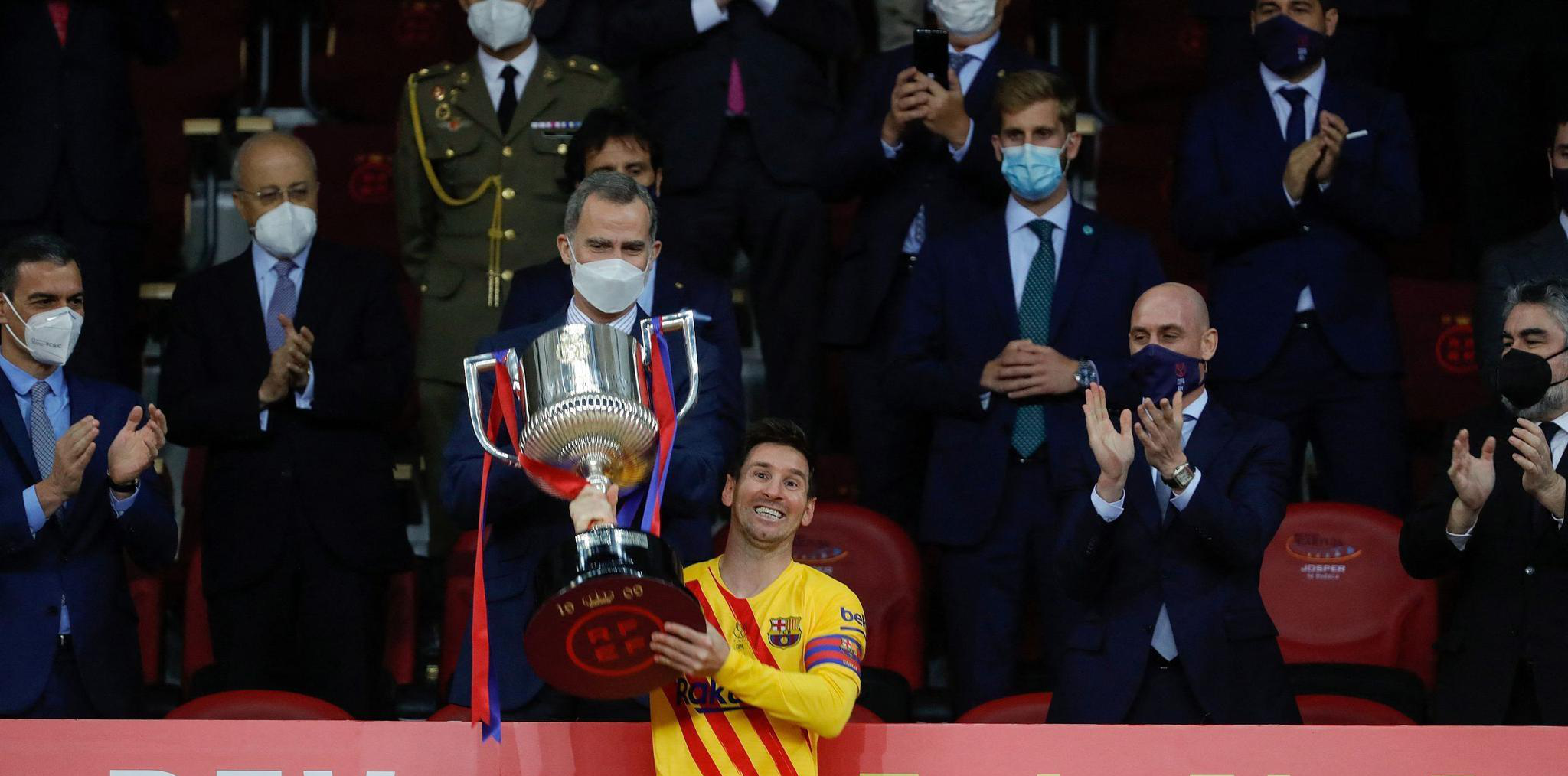 国王杯赛程吃紧,利物浦加时末段更衣室发声,管理层满意,团队化学反应显著(省领导到球员更衣室) 国王杯赛程吃紧,利物浦加时末段更衣室发声,管理层满意,团队化学反应显著(省领导到球员更衣室)