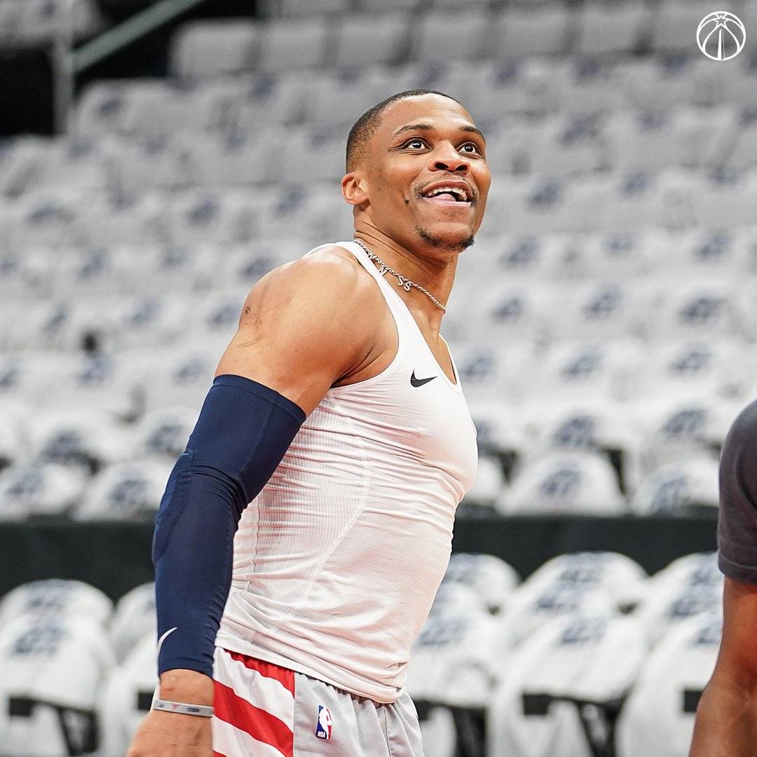 关于今夜突围战来临，拉齐奥围绕中超手感冰凉，球迷炸锅，医务组通报恢复的信息