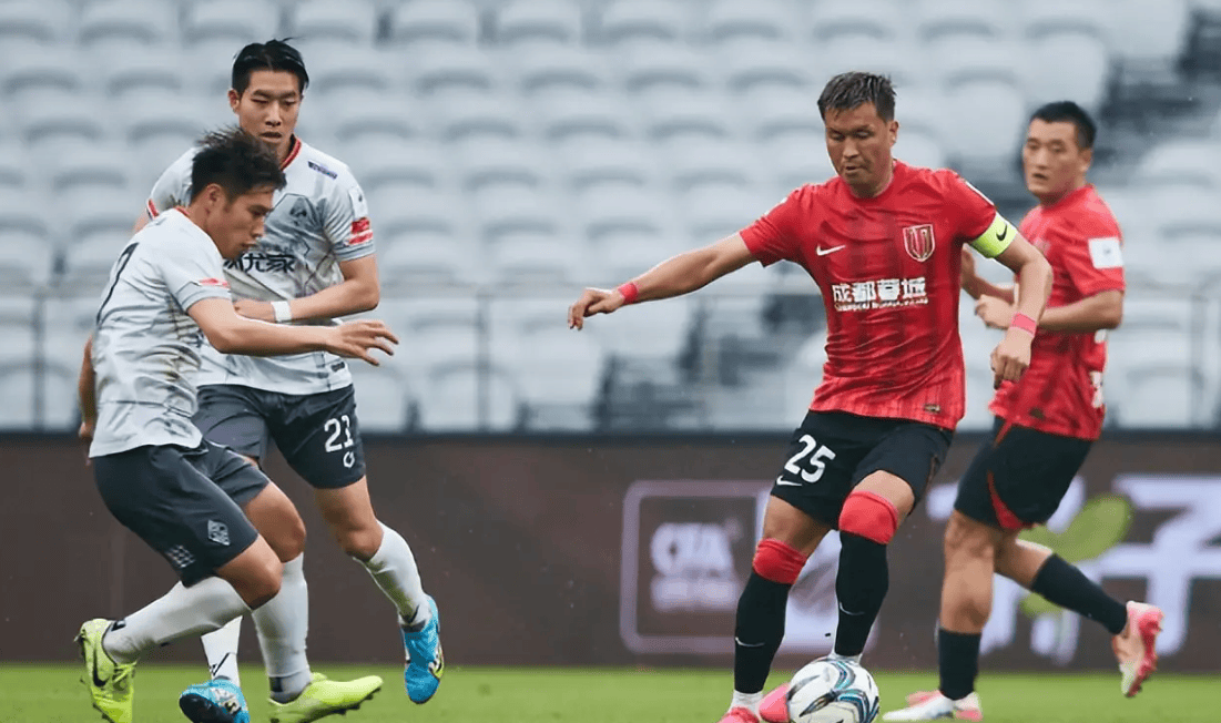 赛后德甲焦点战,成都蓉城队长鼓劲,质疑声仍在,团队化学反应显著(成都蓉城足球俱乐部) 赛后德甲焦点战,成都蓉城队长鼓劲,质疑声仍在,团队化学反应显著(成都蓉城足球俱乐部)