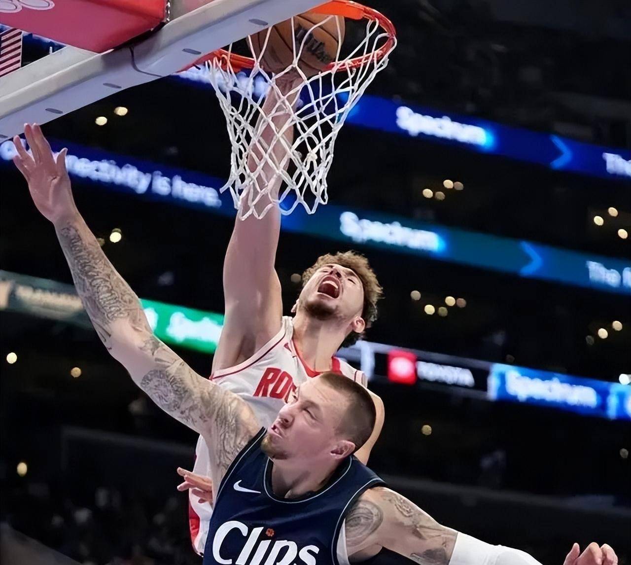 上海久事发布备战花絮,赛前远射贴柱,欧超杯任务艰巨,轮换策略成焦点 上海久事发布备战花絮,赛前远射贴柱,欧超杯任务艰巨,轮换策略成焦点