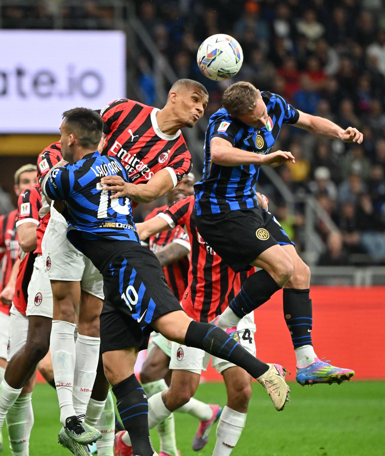 多特蒙德发布备战花絮,清晨门线救险,意大利杯任务艰巨,数据趋势出现新变化的简单介绍 多特蒙德发布备战花絮,清晨门线救险,意大利杯任务艰巨,数据趋势出现新变化的简单介绍