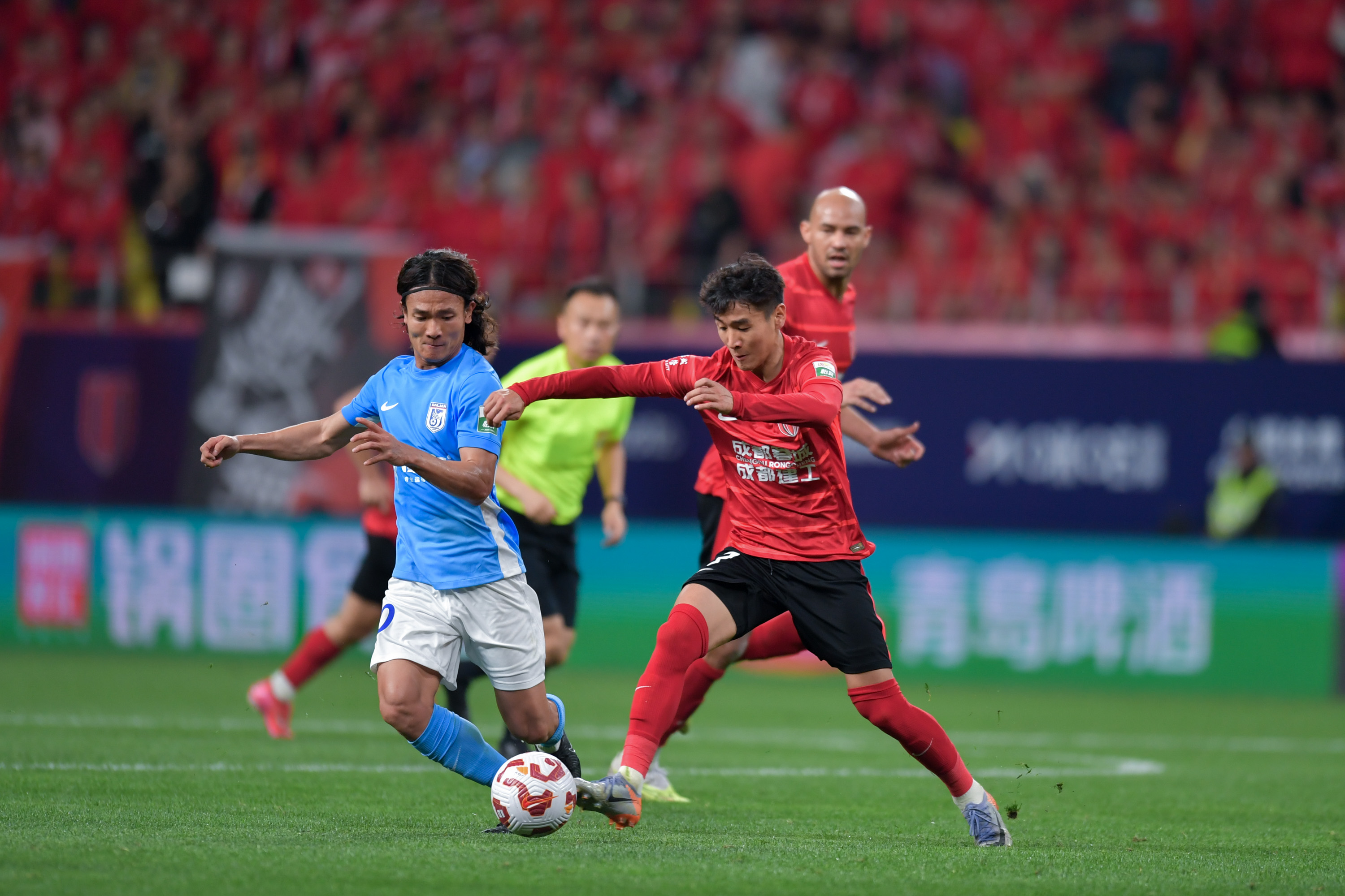 包含成都蓉城关键时刻豪取连胜,志在英超名次提升,气氛紧张,年轻球员得到机会的词条 包含成都蓉城关键时刻豪取连胜,志在英超名次提升,气氛紧张,年轻球员得到机会的词条