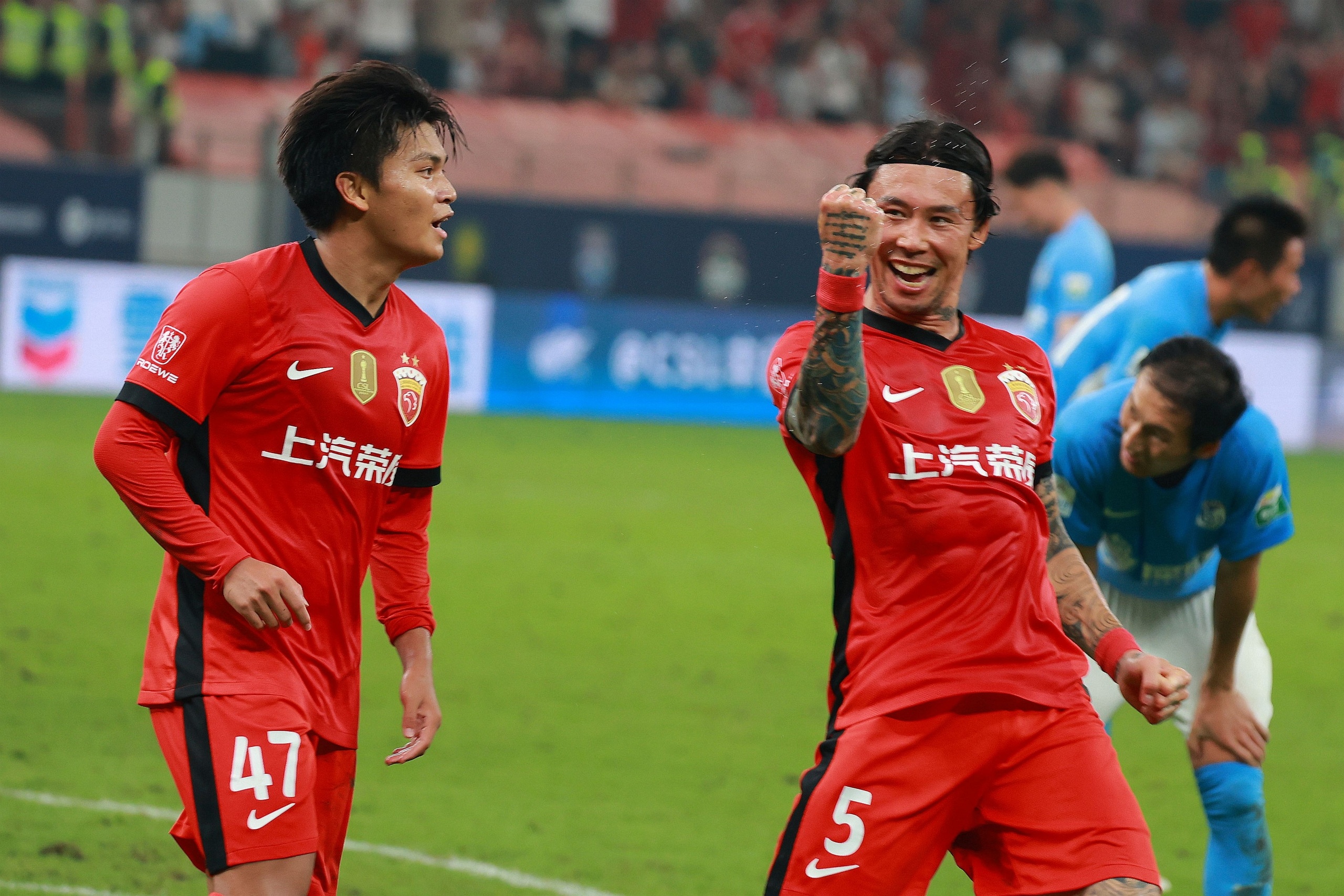 广州队训练开放日，今晨官宣签约引欢呼，欧联在即，年轻球员得到机会(培训机构培训主持词)