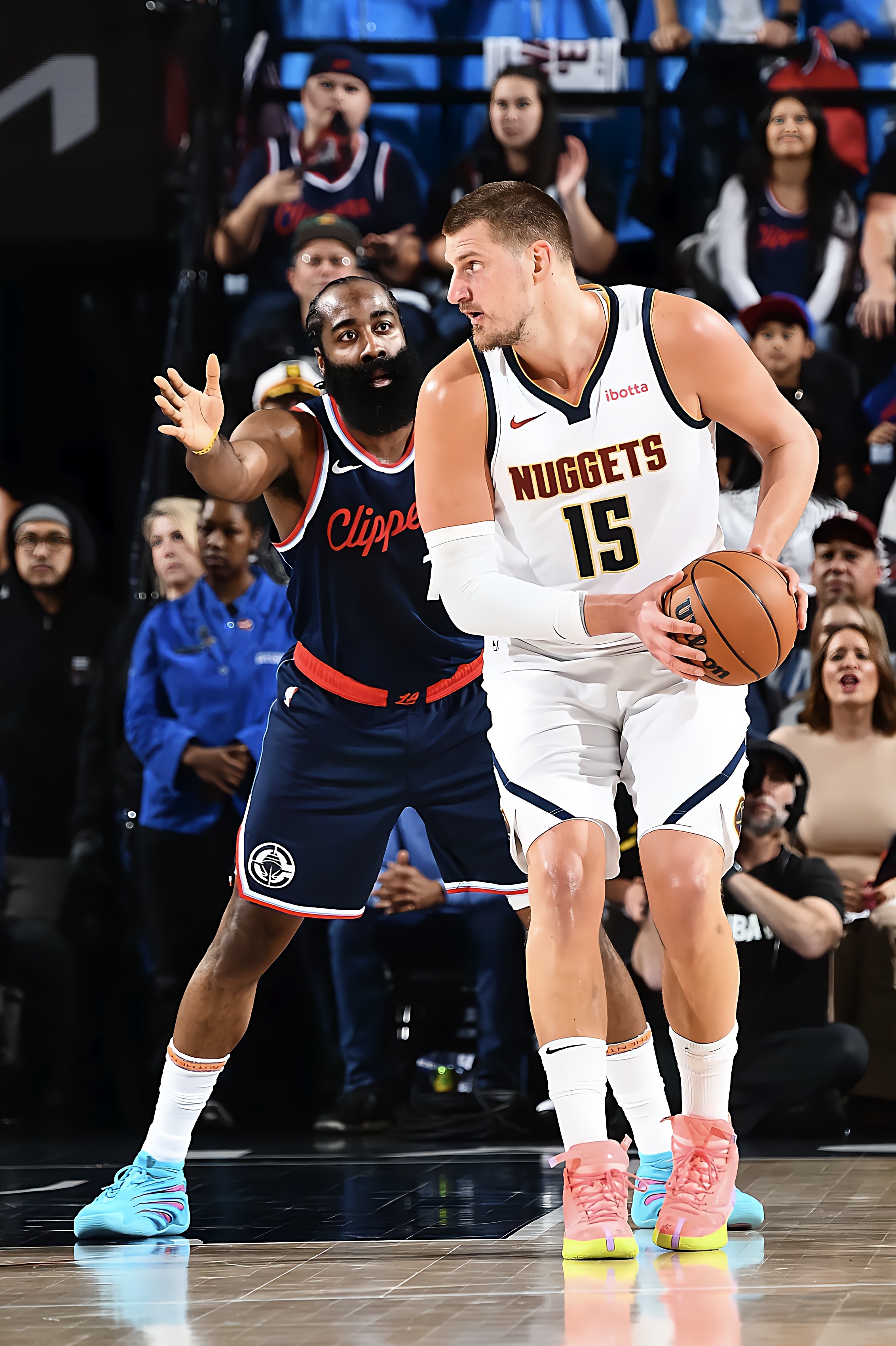 赛地聚焦——NBA季后赛今晚热度飙升，多伦多猛龙外线爆发，信心回归，更衣室氛围转暖的简单介绍