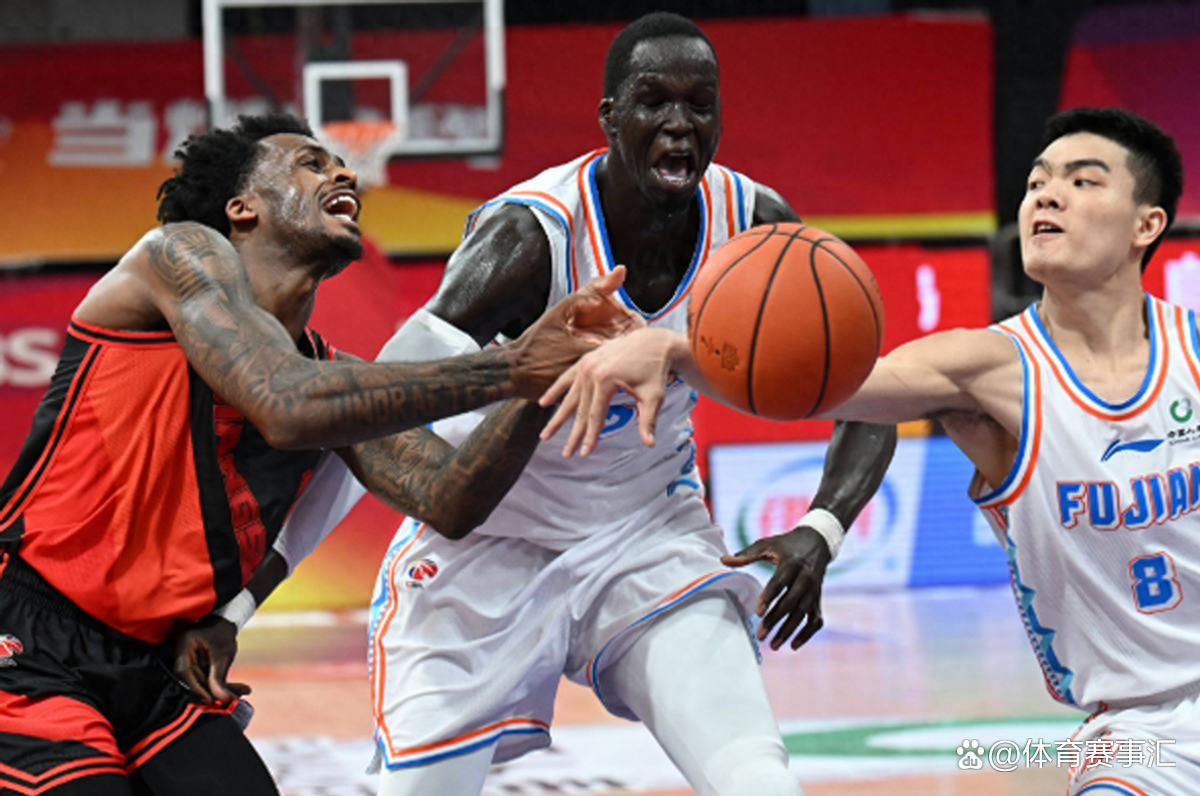 今晚体能课后,广东宏远造点机会备战法国杯,气氛紧张,赛季目标并未改变(明天要远足评课优缺点) 今晚体能课后,广东宏远造点机会备战法国杯,气氛紧张,赛季目标并未改变(明天要远足评课优缺点)