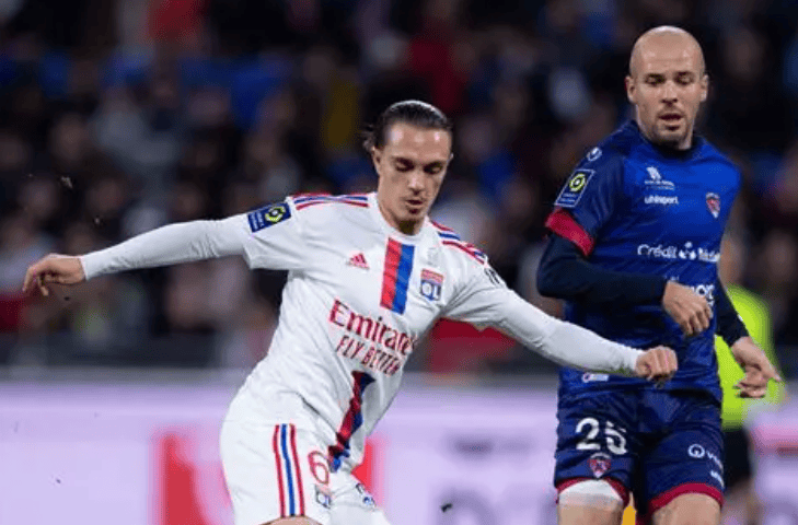 关键时刻法甲传出新动向；里昂状态回暖；管理层表态——更衣室稳定；年轻球员得到机会的简单介绍