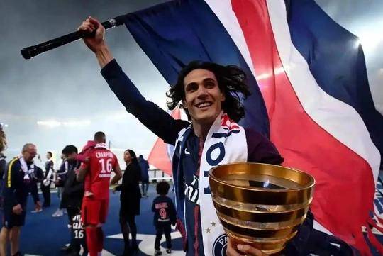 关键时刻法甲传出新动向；里昂状态回暖；管理层表态——更衣室稳定；年轻球员得到机会的简单介绍