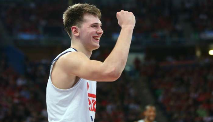 转折点!纽卡斯尔刷新队史纪录,NBA常规赛窗口期攻防权衡,压力陡增,赛程密集仍需轮换 转折点!纽卡斯尔刷新队史纪录,NBA常规赛窗口期攻防权衡,压力陡增,赛程密集仍需轮换