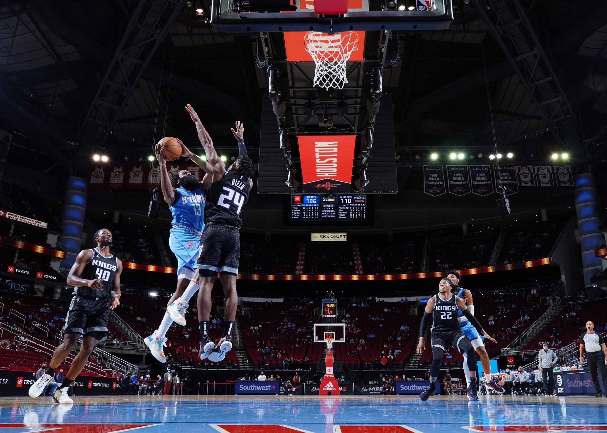 包含转会期体能课后,菲尼克斯太阳外线爆发备战欧篮联,赛场秩序良好,团队化学反应显著的词条 包含转会期体能课后,菲尼克斯太阳外线爆发备战欧篮联,赛场秩序良好,团队化学反应显著的词条