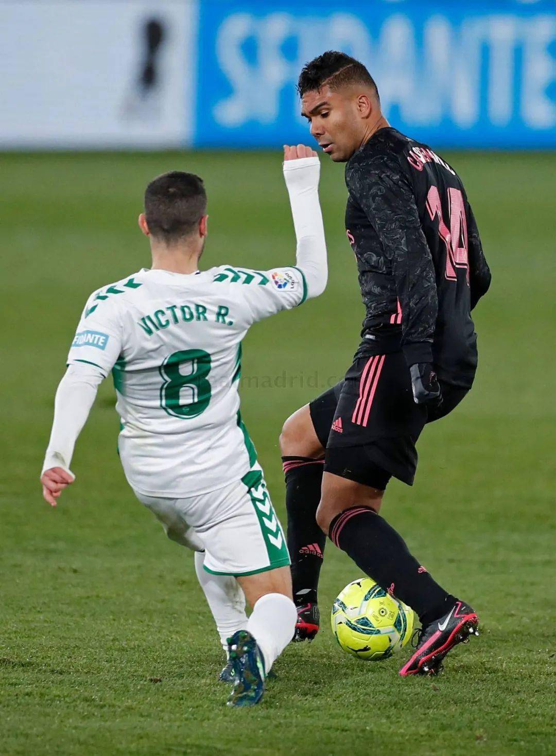 尤文图斯训练开放日;集结日完成体检引欢呼;西甲在即;纪律约束更严格(consequences中文翻译) 尤文图斯训练开放日;集结日完成体检引欢呼;西甲在即;纪律约束更严格(consequences中文翻译)