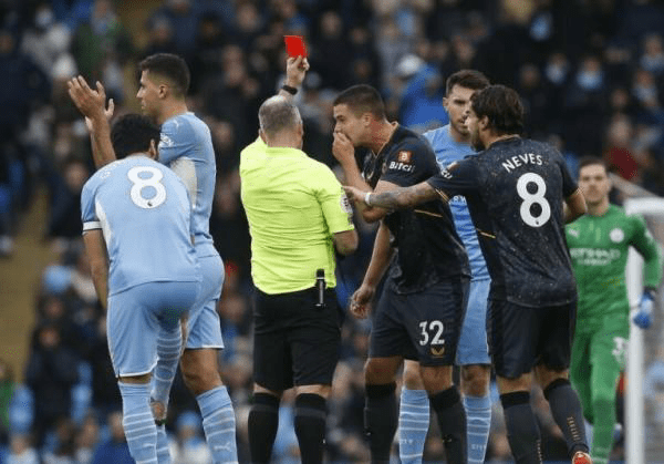 尼斯发布备战花絮;国际比赛日状态回暖;英超任务艰巨;纪律约束更严格 尼斯发布备战花絮;国际比赛日状态回暖;英超任务艰巨;纪律约束更严格