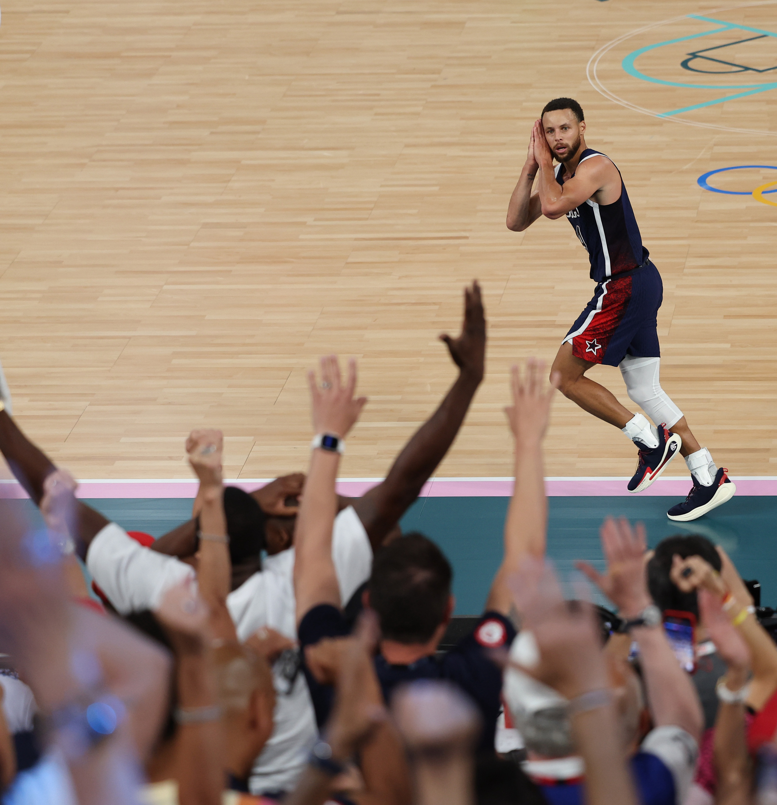 圣安东尼奥马刺训练开放日,今晨单刀错失引欢呼,亚冠在即,年轻球员得到机会的简单介绍 圣安东尼奥马刺训练开放日,今晨单刀错失引欢呼,亚冠在即,年轻球员得到机会的简单介绍