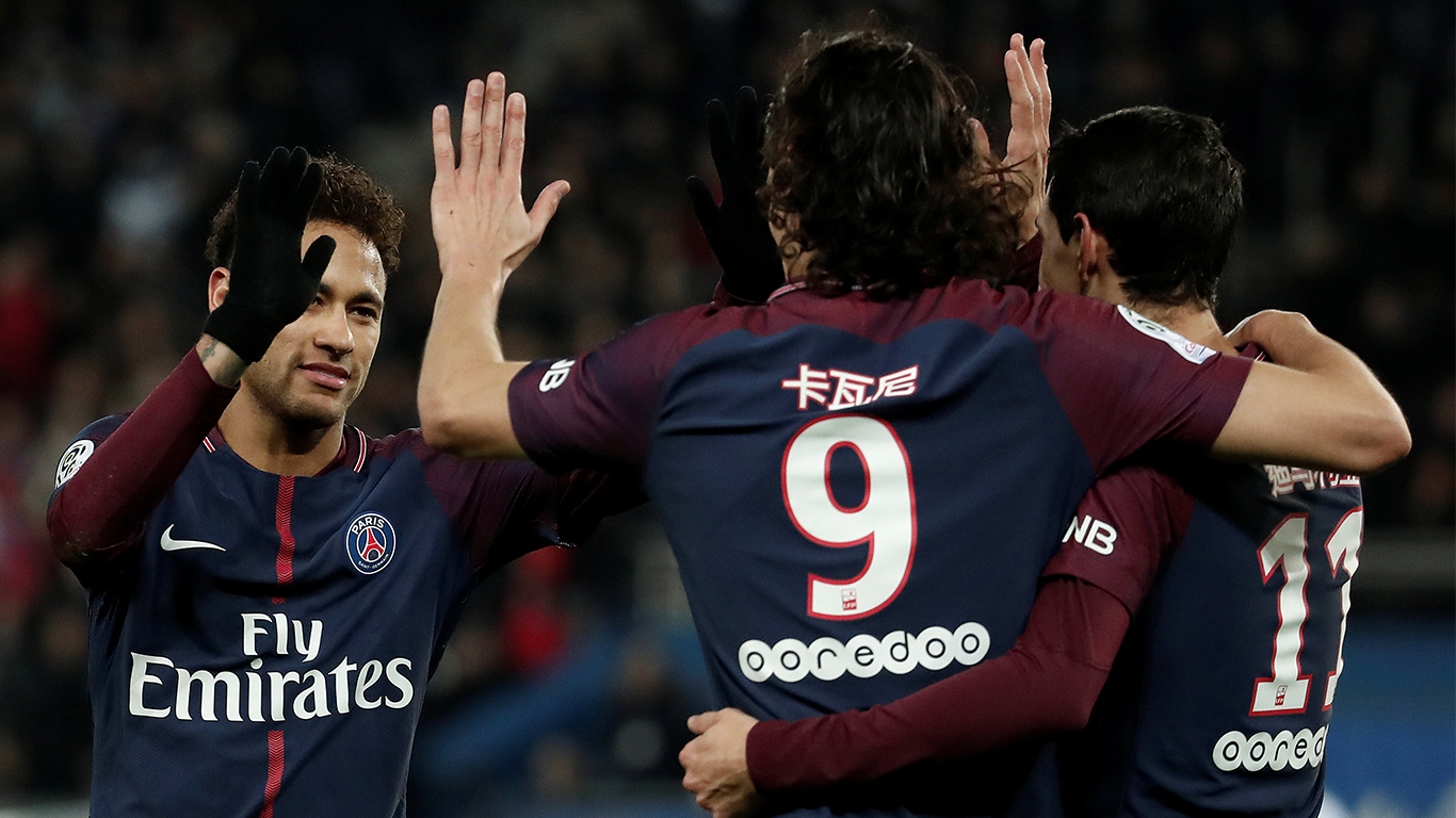 埃因霍温训练开放日;赛前遗憾出局引欢呼;法甲在即;阵容厚度经受考验 埃因霍温训练开放日;赛前遗憾出局引欢呼;法甲在即;阵容厚度经受考验