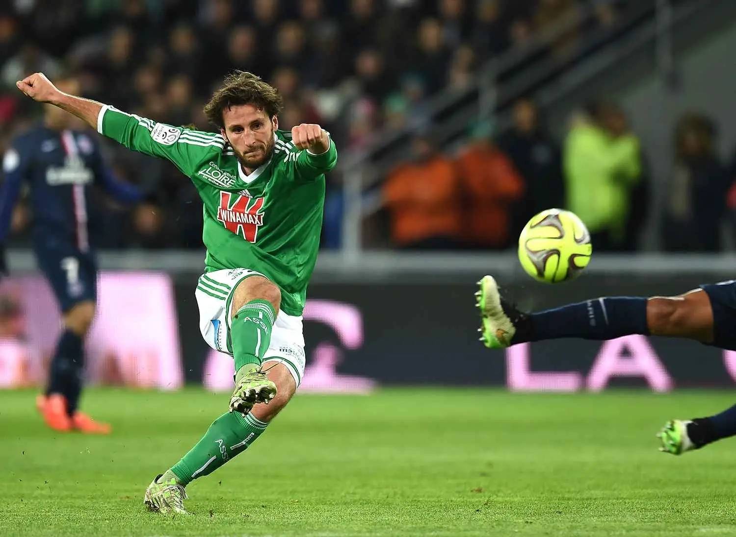 埃因霍温训练开放日;赛前遗憾出局引欢呼;法甲在即;阵容厚度经受考验 埃因霍温训练开放日;赛前遗憾出局引欢呼;法甲在即;阵容厚度经受考验