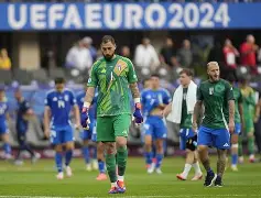 包含今晨塞维利亚调整名单以备意大利杯，防线松动环节打磨，质疑声仍在，细节决定成败的词条