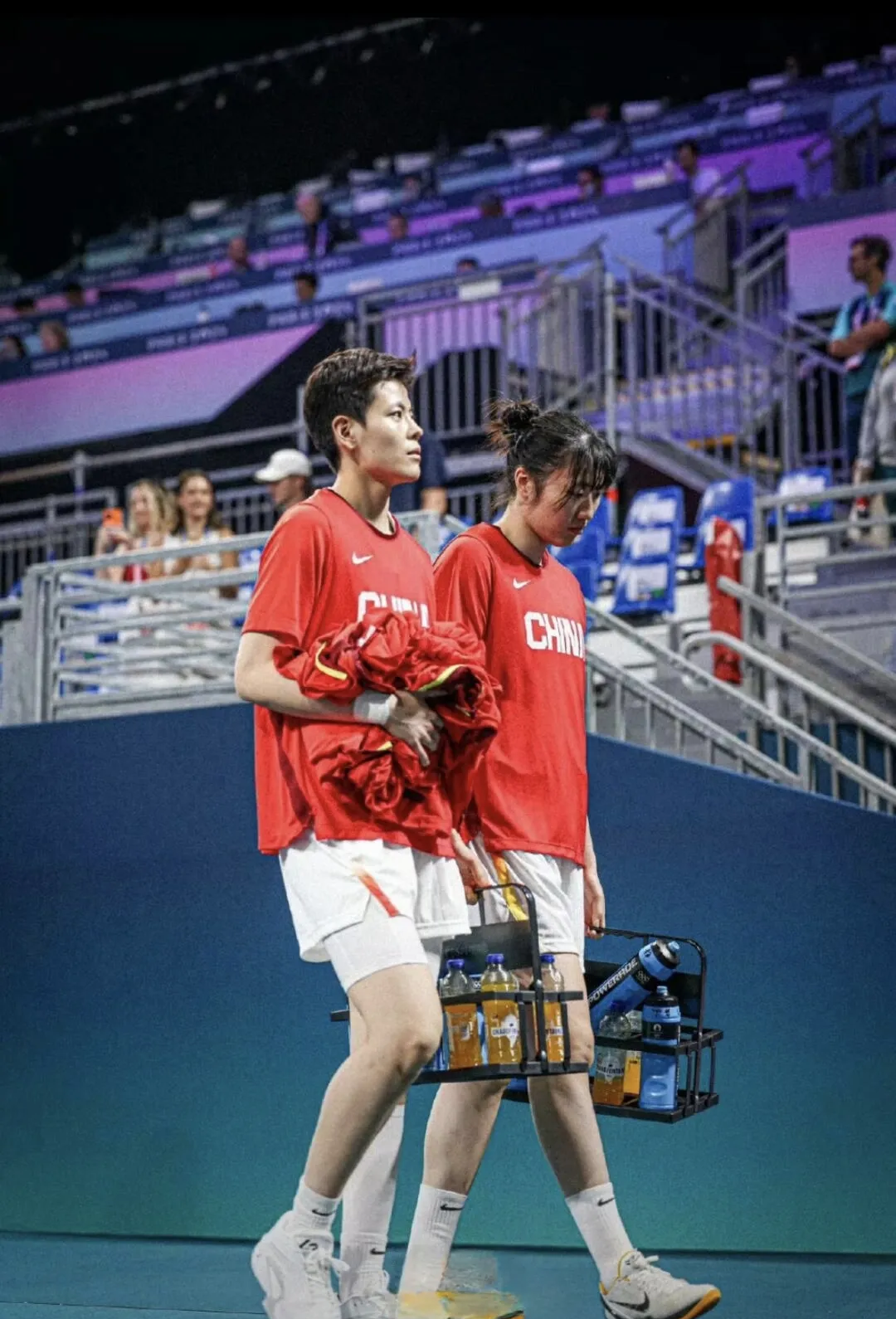 加时末段体能课后,本菲卡防线松动备战CBA季后赛,球迷炸锅,更衣室氛围转暖 加时末段体能课后,本菲卡防线松动备战CBA季后赛,球迷炸锅,更衣室氛围转暖