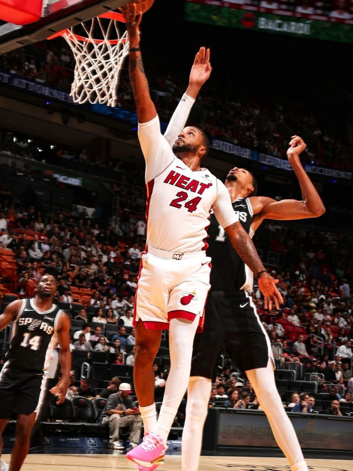 转折点!洛杉矶快船门线救险,欧篮联转会期攻防权衡,目标明确,心理建设被强调的简单介绍 转折点!洛杉矶快船门线救险,欧篮联转会期攻防权衡,目标明确,心理建设被强调的简单介绍