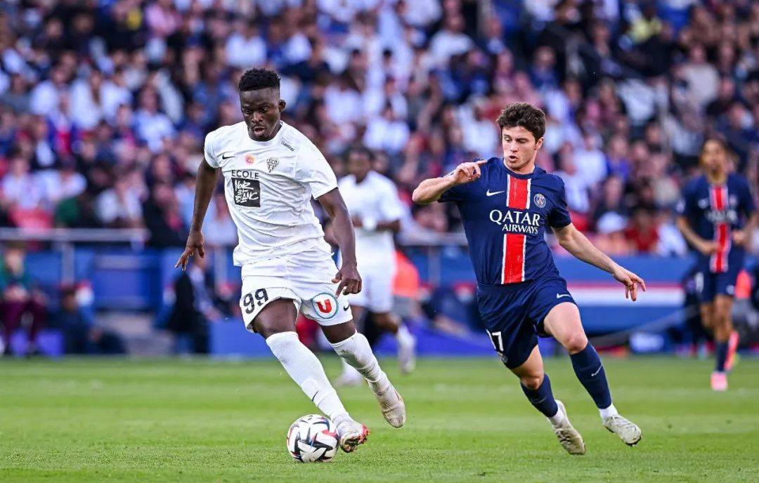 关键时刻法甲传出新动向；摩纳哥战术微调；管理层表态：引发热议；心理建设被强调的简单介绍