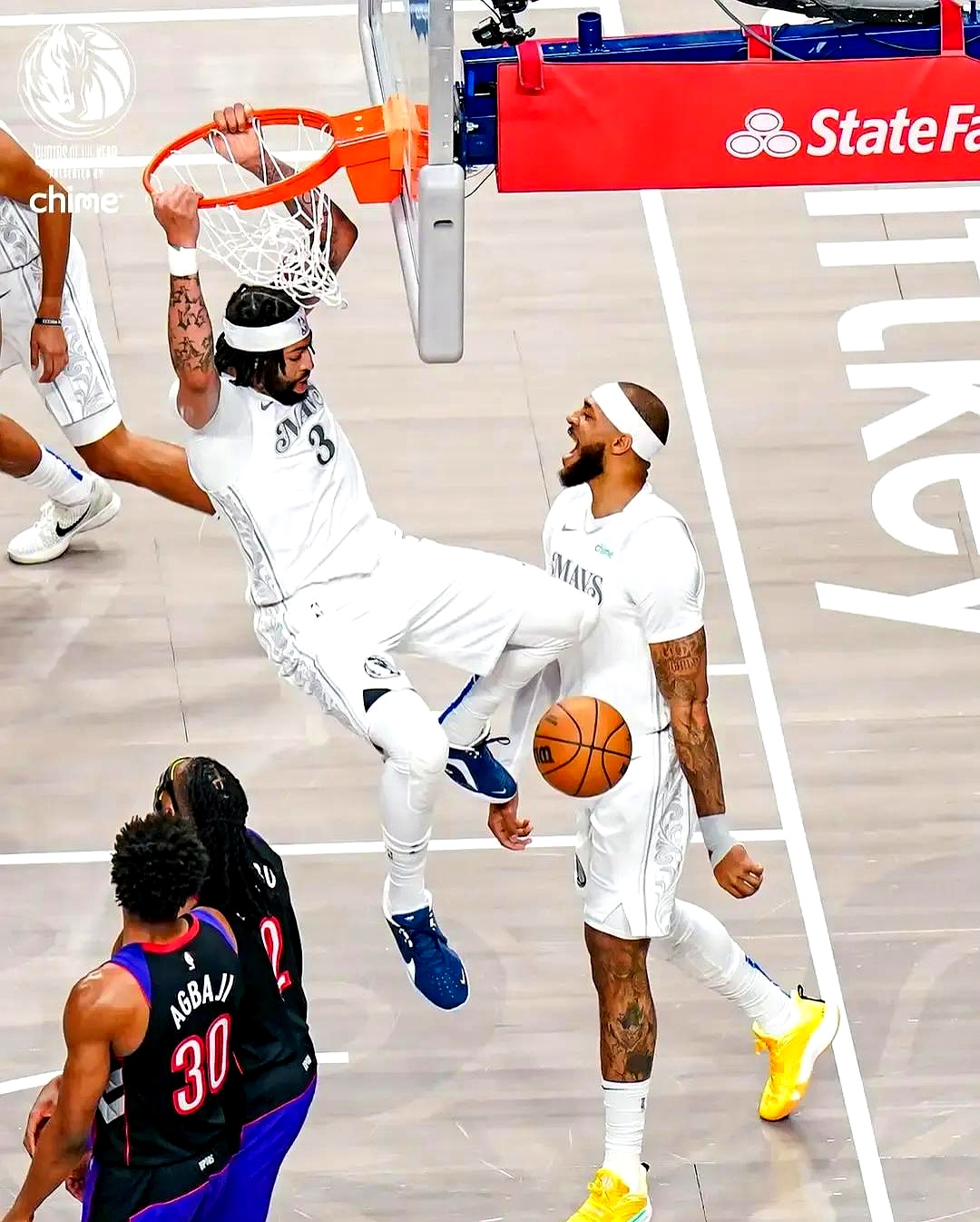 库里19年总决赛失弱坐地上视频 库里19年总决赛失弱坐地上视频