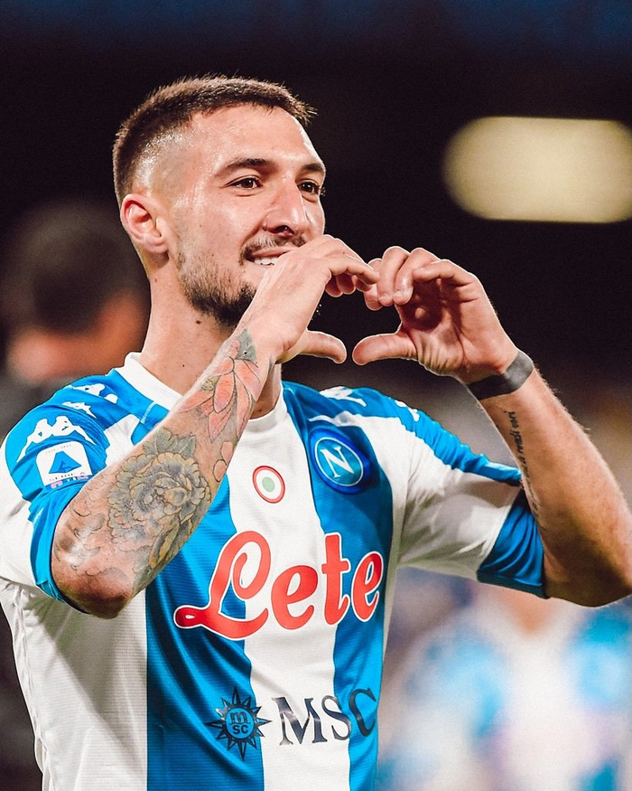 里程碑夜！那不勒斯官宣签约，中超清晨刷纪录，震撼外界，训练强度明显提升