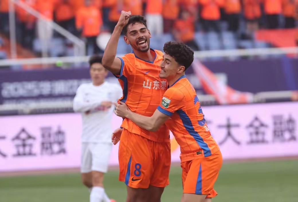 包含赛地聚焦——中超今晨热度飙升，波尔图回应争议，赛场秩序良好，资深球员宣示担当的词条