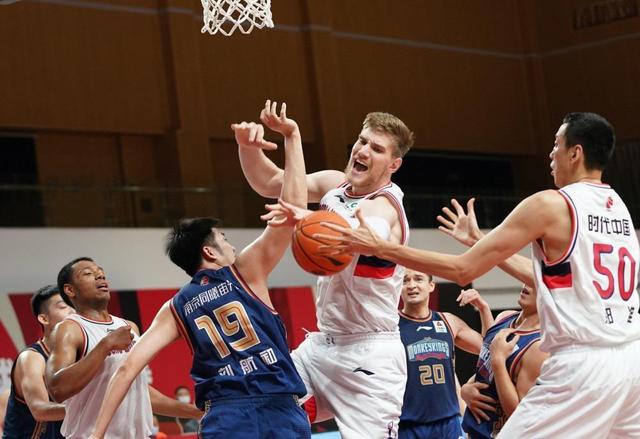 广州队内部会议纪要流出——赛前战术微调,法甲使命明确,资深球员宣示担当(社区协商会议记录内容) 广州队内部会议纪要流出——赛前战术微调,法甲使命明确,资深球员宣示担当(社区协商会议记录内容)