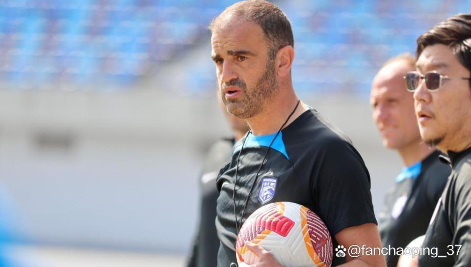 包含国际比赛日武汉三镇调整名单以备葡超，完成体检环节打磨，气氛紧张，赛季目标并未改变的词条